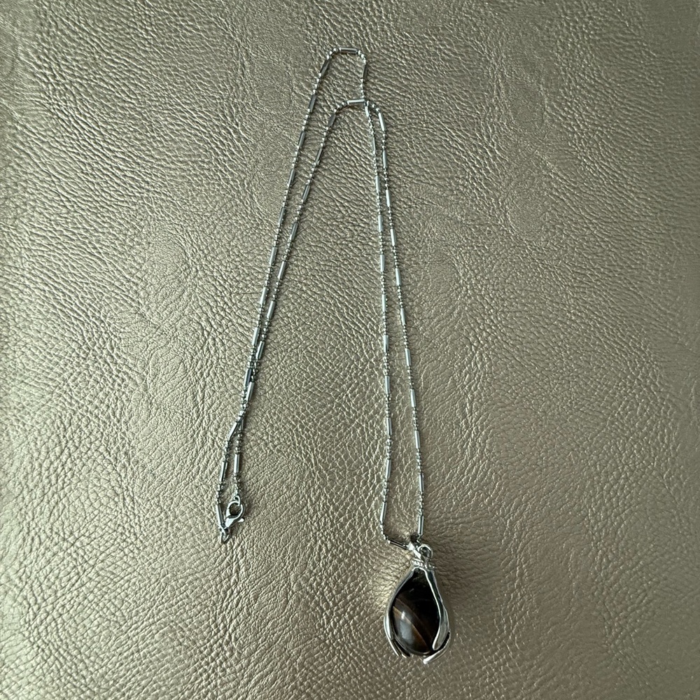 NWOT Tiger Eye Gemstone Pendant with Silver color chain - Picture 2 of 9